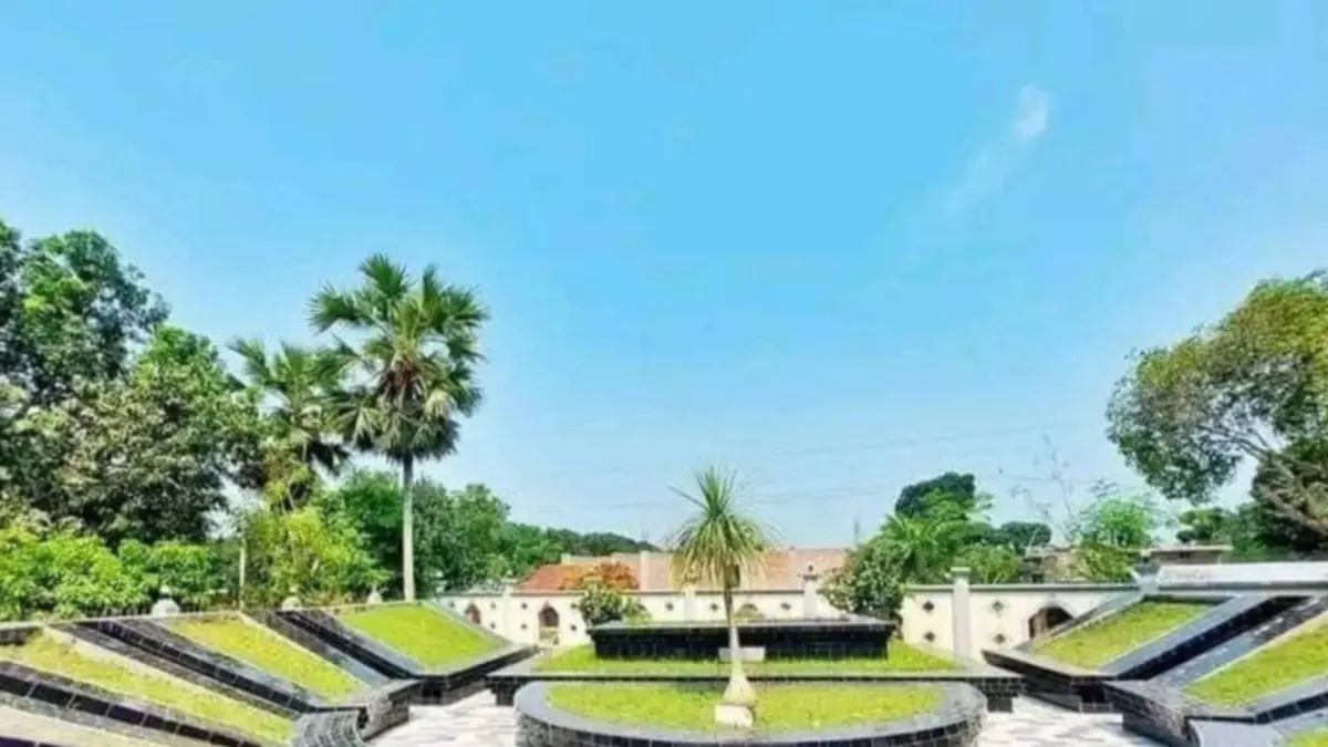 Aat Kobor (Eight Martyrs Memorial Complex)